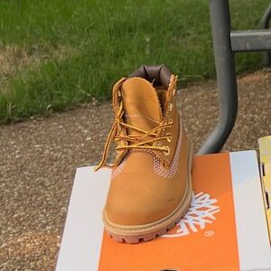 Timberland Tan Boots Durable Nubuck Leather Ankle Height